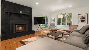 TV, peis og kontorer