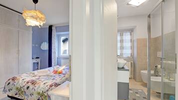 Dusche, Haartrockner, Bidet, HandtĂŒcher