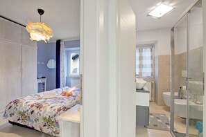 Dusche, Haartrockner, Bidet, Handtücher