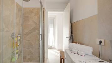 Appartamento Standard, camere multiple (Casa del Nildo Mountain And Lake) | Bagno | Doccia, asciugacapelli, bidet, asciugamani