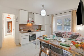 Standard Apartment, Multiple Bedrooms (Casa del Nildo Mountain And Lake) | Dapur peribadi | Peti sejuk, ketuhar gelombang mikro, ketuhar, dapur