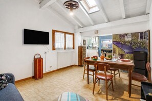 Studio Familial, four à micro-ondes, côté montagne (Il Nido del Ciabattino in old town) | Restauration