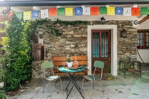 Estudio familiar, junto a la montaña (Il Nido del Ciabattino Pet Friendly) | Restaurante al aire libre