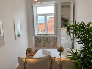 6 slaapkamers, een strijkplank/strijkijzer, internet, beddengoed