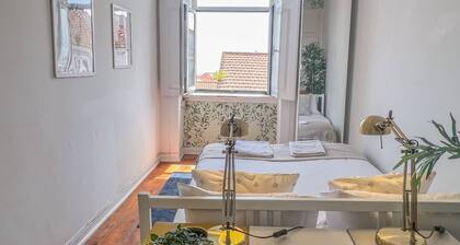 Charming 6 Bedroom Apartment w/ River View