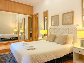 2 bedrooms, iron/ironing board, Internet, bed sheets