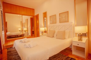 2 bedrooms, iron/ironing board, Internet, bed sheets - Charming 2 Bedroom Apartment w/ River View (Lisboa)