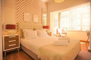 8 bedrooms, iron/ironing board, internet, bed sheets
