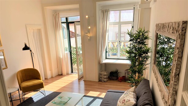 TV - Apartment w/ Balcony in Príncipe Real (Lisboa)