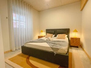 1 quarto, ferros/tábuas de passar roupa, acesso à internet
