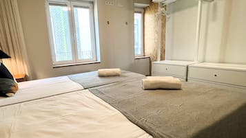 2 bedrooms, iron/ironing board, internet, bed sheets