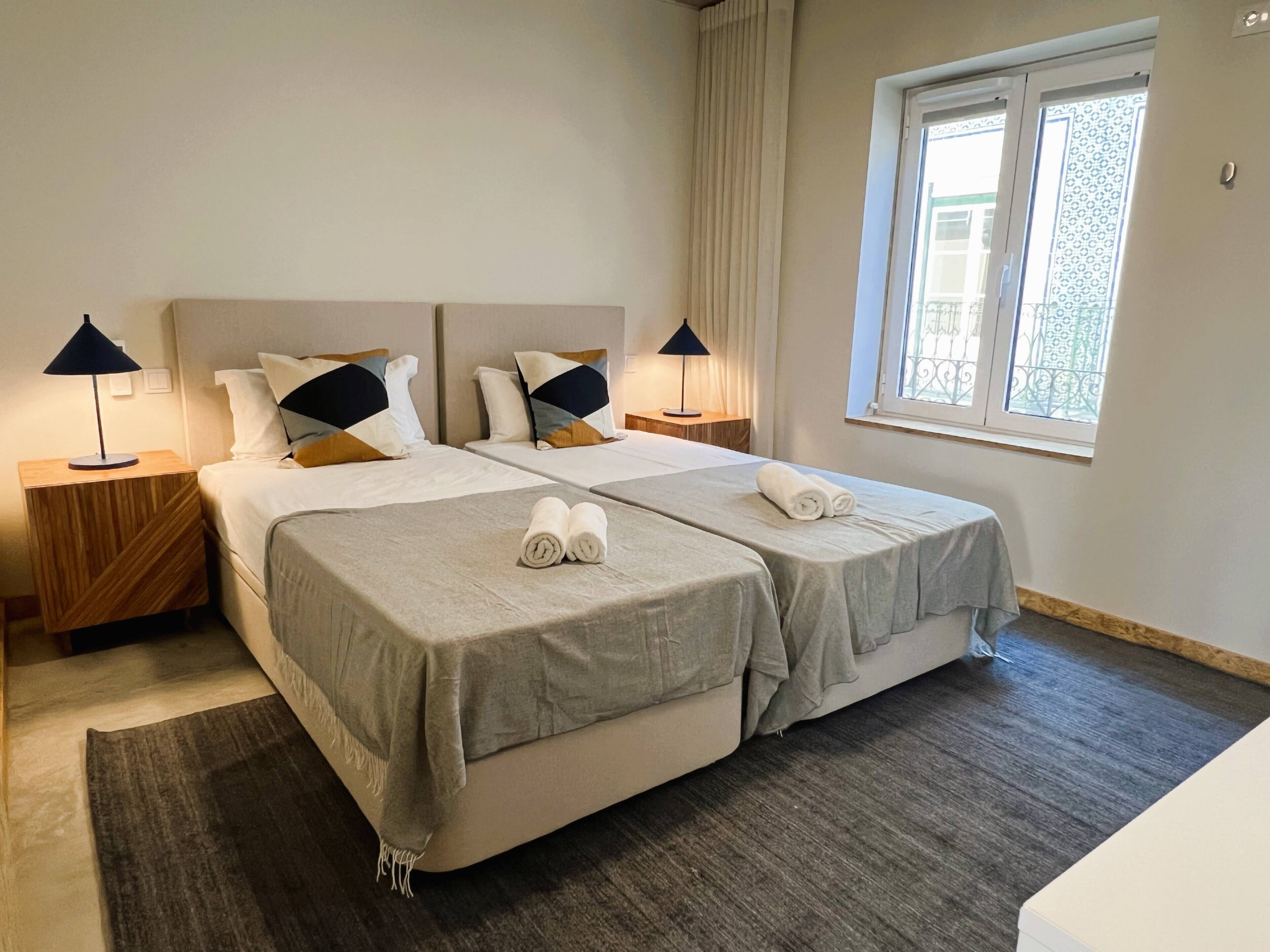 2 slaapkamers, een strijkplank/strijkijzer, internet, beddengoed