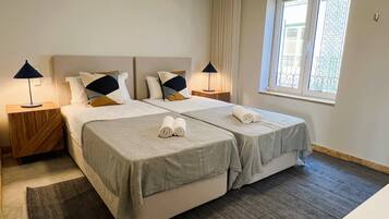 2 slaapkamers, een strijkplank/strijkijzer, internet, beddengoed