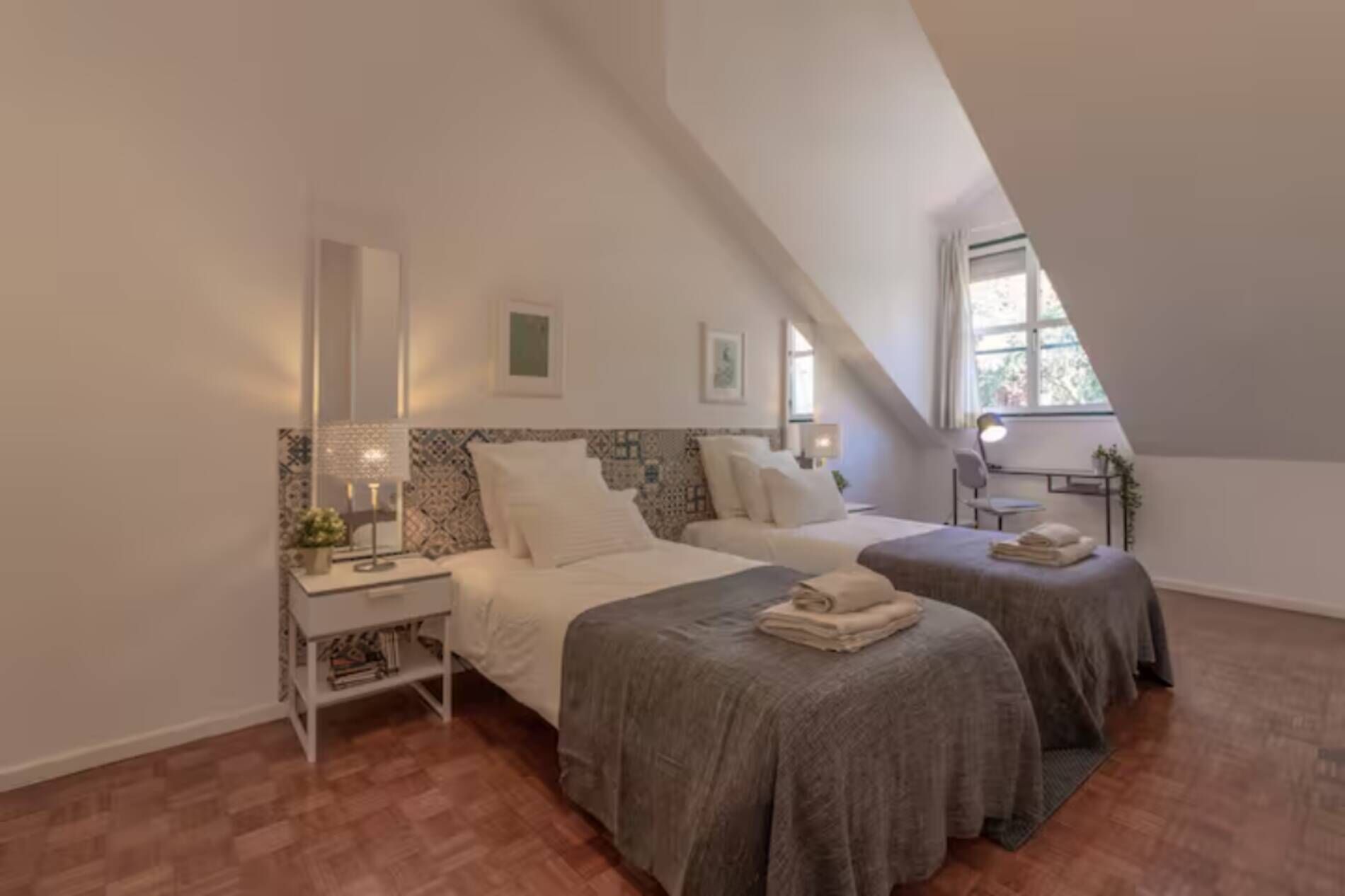 3 slaapkamers, een strijkplank/strijkijzer, internet