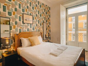 4 bedrooms, iron/ironing board, internet, bed sheets
