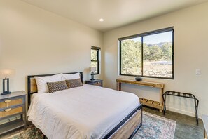 House (2 Bedrooms) | Interior - 5 Mi to Great Sand Dunes NP: Mountain Retreat! (Mosca)