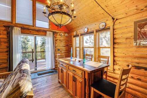 4 Mi to Fossil Beds: Private Log Cabin on 3 Acres