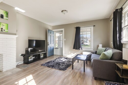 Close to University & Dtwn: Home in Dayton