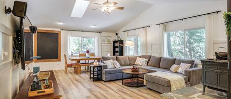 House (4 Bedrooms) | Front of property