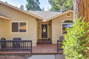 House (4 Bedrooms) | Interior - Forest-view Retreat: Grill & Fireplace in Sonora (Sonora)