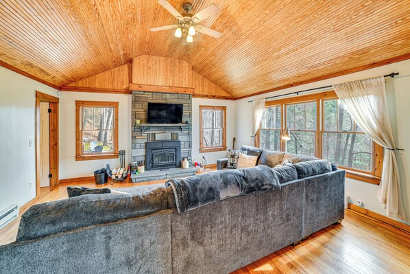 Interior - Cozy Cottage Near Hiking & Skiing! (Callicoon)