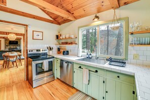 Interior - Cozy Cottage Near Hiking & Skiing! (Callicoon)