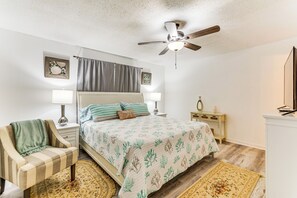 Villa (3 Bedrooms) | Interior - Poolside Oasis: 7 Mi to Pensacola Beach Boardwalk! (Gulf Breeze)