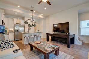 House (3 Bedrooms) | Interior - 2 Mi to Lake Conroe Access: Home w/ Pool Table! (Montgomery)