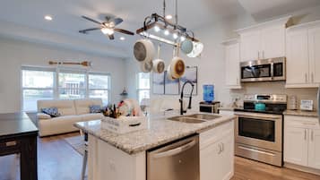 House (3 Bedrooms) | Interior
