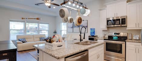 House (3 Bedrooms) | Interior