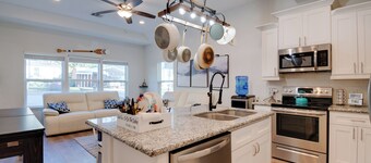 2 Mi to Lake Conroe Access: Home w/ Pool Table!