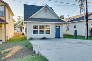 Interior - 2 Mi to Lake Conroe Access: Home w/ Pool Table! (Montgomery)