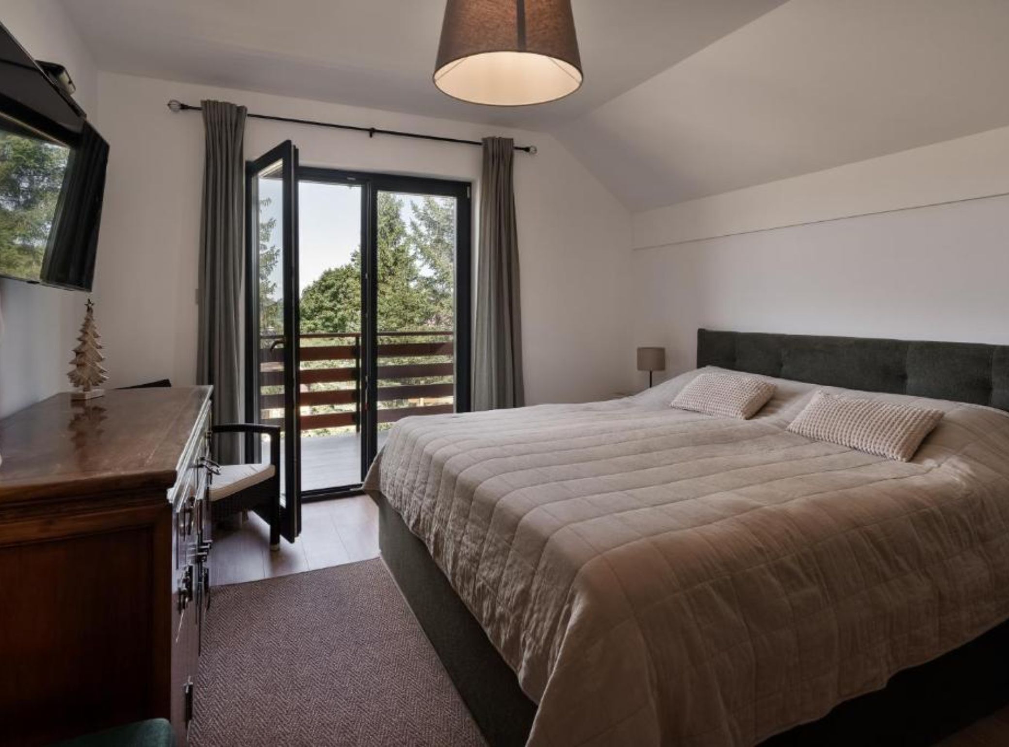 3 عدّة غرف نوم وأسرّة أطفال/رضّع وواي فاي مجانًا