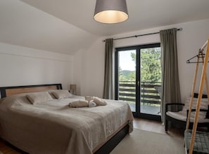 Cottage (Three Bedroom Holiday Home) | 3 bedrooms, cribs/infant beds, free WiFi - Holiday Home Aria (Ravna Gora)