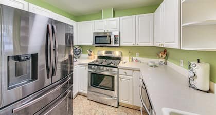 8 Mi to Bonners Ferry: Quiet Getaway w/ Patio