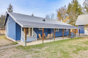 Interior - 8 Mi to Bonners Ferry: Quiet Getaway w/ Patio (Moyie Springs)