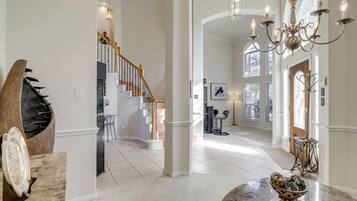 House (4 Bedrooms) | Interior
