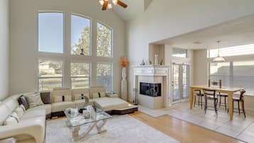 Rumah (4 Bedrooms) | Bagian depan properti