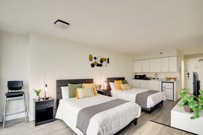 Apartment (0 Bedroom) | Interior - Oceanfront Studio Amazing Beach Views Pool (Daytona Beach Shores)