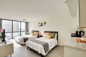 Apartment (0 Bedroom) | Interior - Oceanfront Studio Amazing Beach Views Pool (Daytona Beach Shores)