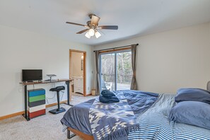 Interior - Mtn-view Home w/ Deck on 4 Acres in Windham (Windham)