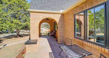 < 9 Mi to Dtwn Tulsa: Lovely Home w/ Yard & Deck!