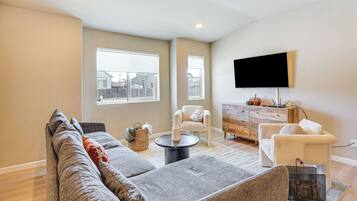 Apartment (2 Bedrooms) | Front of property