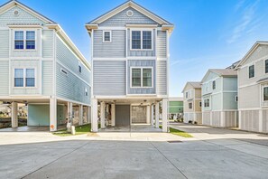 Interior - Walk to Shore: Myrtle Beach Home w/ Pool Access! (Myrtle Beach)