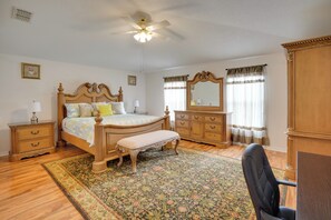 House (4 Bedrooms) | Interior - Family Gem in Port St Lucie w/ Backyard & Pool! (Port Saint Lucie)
