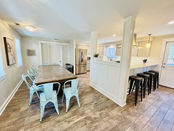 Dining - Large 5BR, DOG FRIENDLY private beach retreat! OPTION TO ALSO RENT - PINE BAY COTTAGE WITH 2 MORE BEDROOMS! (FRANKFORD)