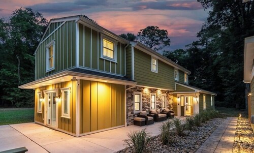 3 NIGHT MINIMUM! Large 5BR, DOG FRIENDLY private beach retreat! OPTION TO ALSO RENT - PINE BAY COTTAGE WITH 2 MORE BEDROOMS!