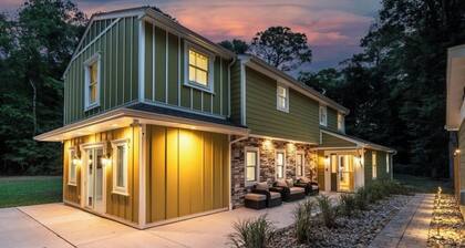 3 NIGHT MINIMUM! Large 5BR, DOG FRIENDLY private beach retreat! OPTION TO ALSO RENT - PINE BAY COTTAGE WITH 2 MORE BEDROOMS!