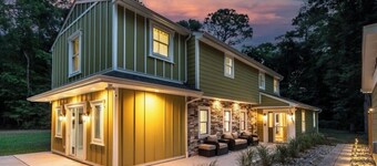 3 NIGHT MINIMUM! Large 5BR, DOG FRIENDLY private beach retreat! OPTION TO ALSO RENT - PINE BAY COTTAGE WITH 2 MORE BEDROOMS!
