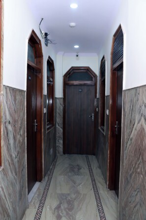 Lobby - Hotel Gush  New Delhi Railway Station (New Delhi)